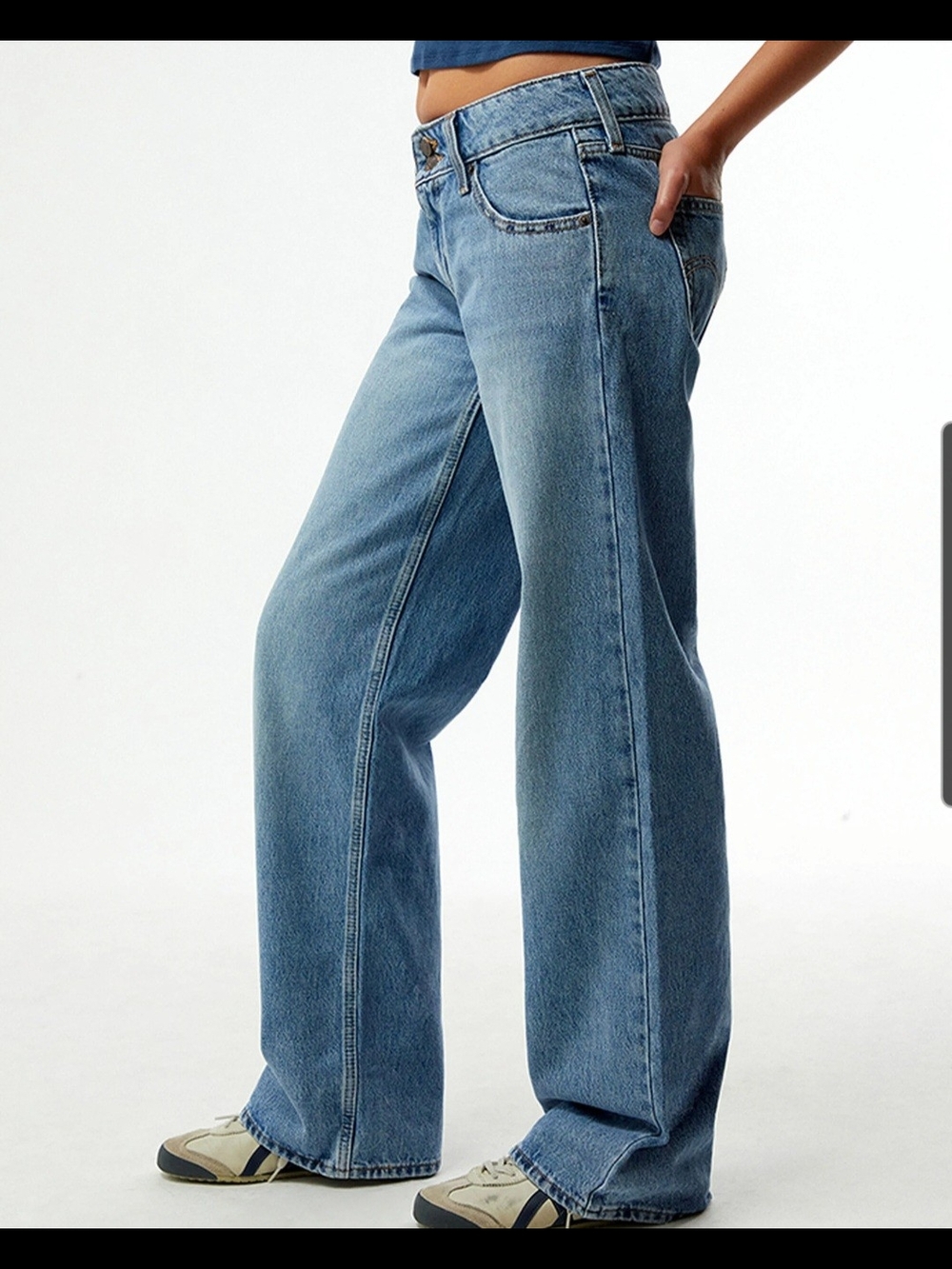 Levi's Light Blue Wide-Leg Superlow Women's Jeans - Picture 2 of 9